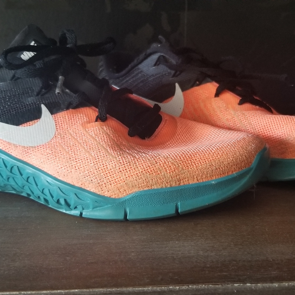 Nike sneakers, big boy/men sz 8, multi-colored